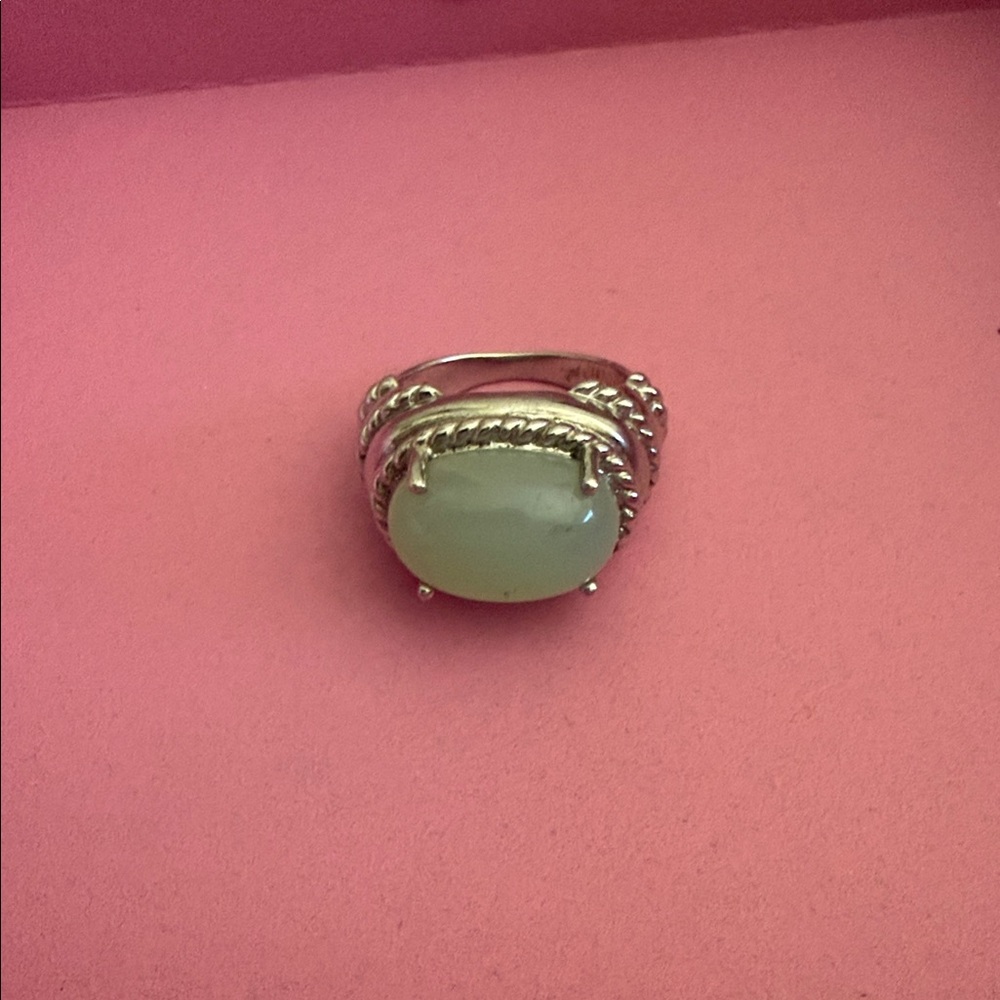 Elegant 925. Sterling Silver Chalcedony Ring - Picture 2 of 4